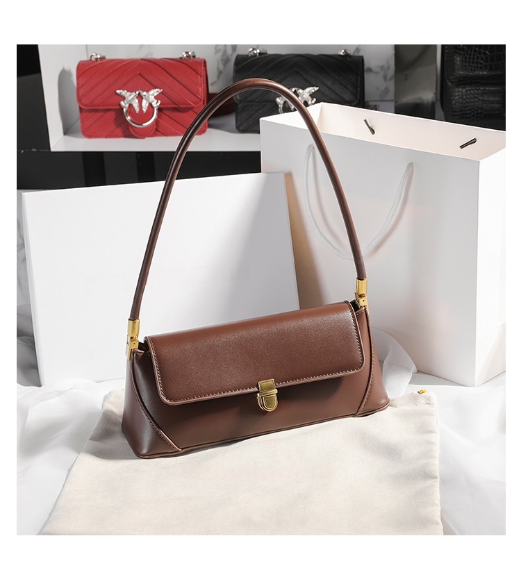 Womens Classic Shoulder Bag with Gold Hardware And Faux Leather